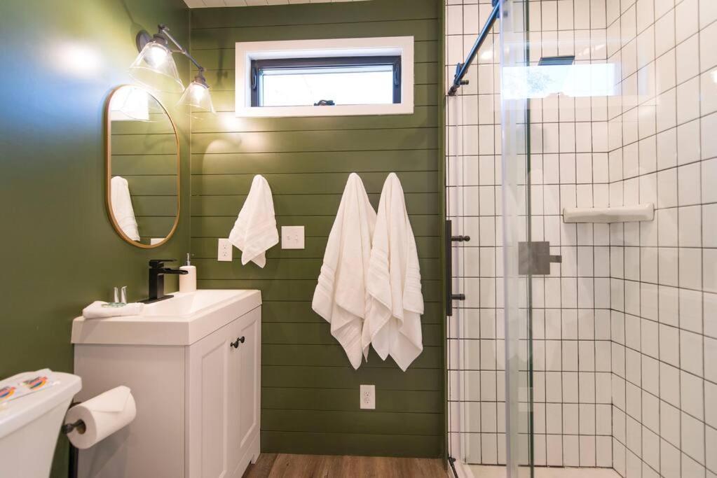 Container Home With Rooftop Views And Pickleball-Pecan Grove Bellmead Exterior foto
