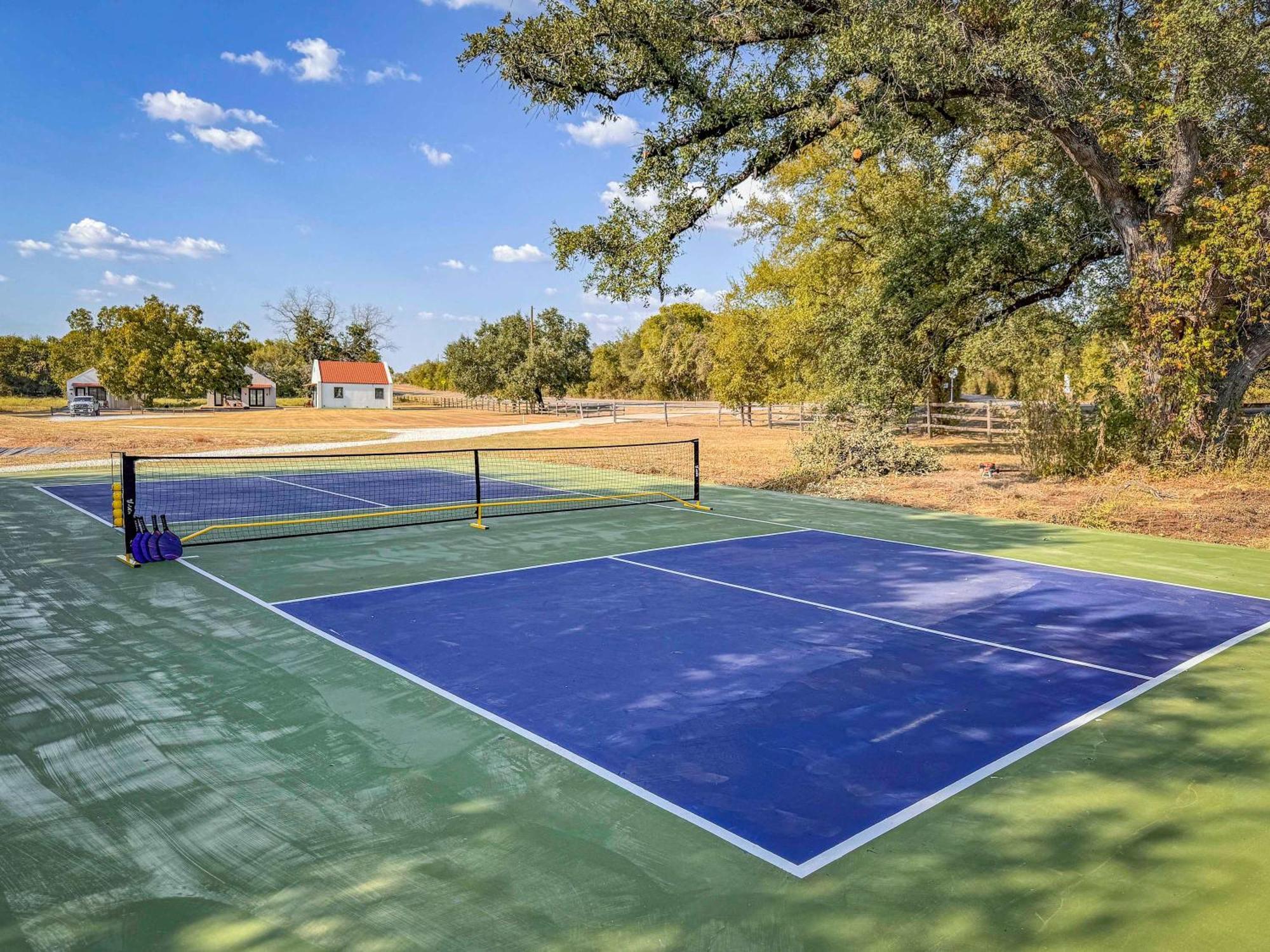 Container Home With Rooftop Views And Pickleball-Pecan Grove Bellmead Exterior foto