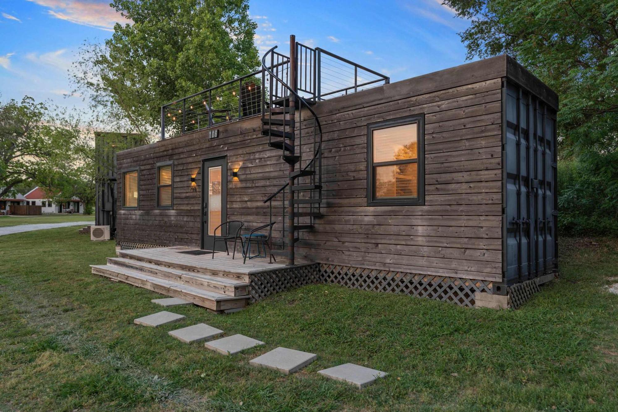 Container Home With Rooftop Views And Pickleball-Pecan Grove Bellmead Exterior foto